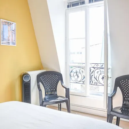 For 4 - Near Square Des Batignolles *