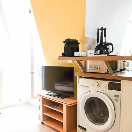 For 4 - Near Square Des Batignolles