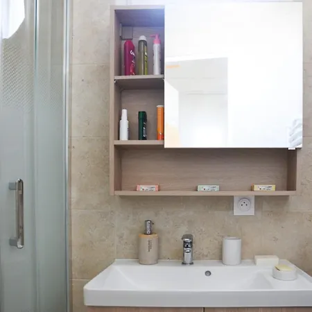 For 4 - Near Square Des Batignolles Διαμέρισμα *