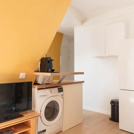 For 4 - Near Square Des Batignolles *