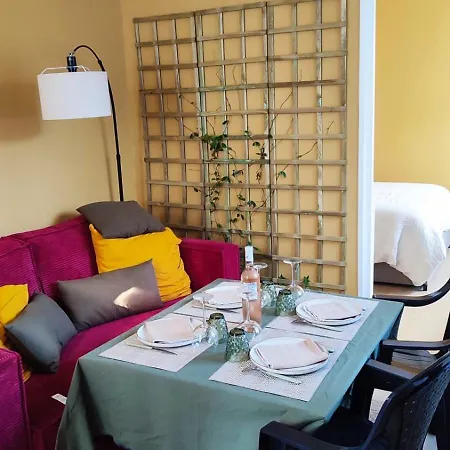 For 4 - Near Square Des Batignolles