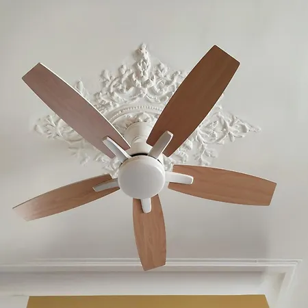 For 4 - Near Square Des Batignolles *