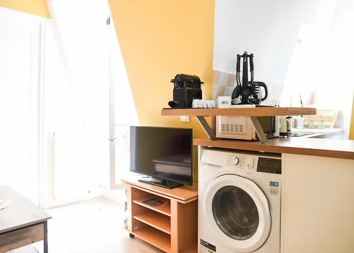 For 4 - Near Square Des Batignolles